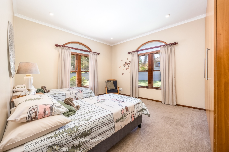5 Bedroom Property for Sale in Klein Zevenwacht Western Cape